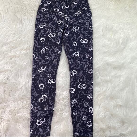 Fabletics Powerhold Workout Leggings Gray Size M Floral - Picture 2 of 7